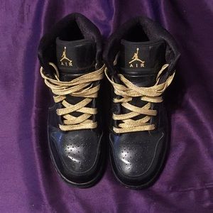 RARE! Black and Gold Jordan 1 size 5Y